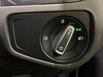 Volkswagen e-Golf 35.8kWh e-Golf Auto 5dr