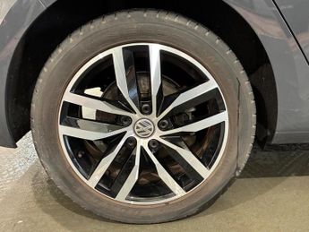 Volkswagen e-Golf 35.8kWh e-Golf Auto 5dr