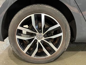 Volkswagen e-Golf 35.8kWh e-Golf Auto 5dr