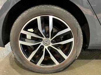 Volkswagen e-Golf 35.8kWh e-Golf Auto 5dr