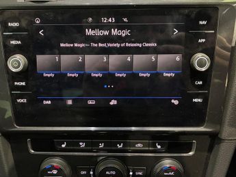 Volkswagen e-Golf 35.8kWh e-Golf Auto 5dr