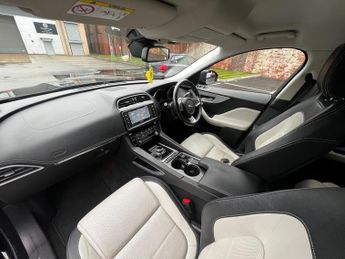 Jaguar F-PACE 2.0 D180 R-Sport Auto AWD Euro 6 (s/s) 5dr