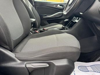 Vauxhall Grandland X 1.2 Turbo SE Auto Euro 6 (s/s) 5dr