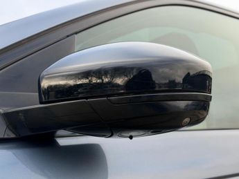 Land Rover Discovery Sport 1.5 P300e 12.2kWh R-Dynamic SE Auto 4WD Euro 6 (s/s) 5dr