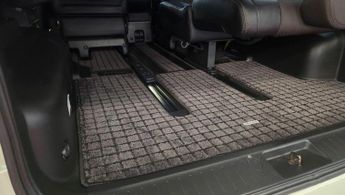 Nissan Elgrand 3.5 AUTECH 4wd HIGHWAY STAR E curtains