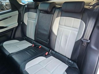 Land Rover Range Rover Evoque 2.0 P250 MHEV R-Dynamic SE Auto 4WD Euro 6 (s/s) 5dr