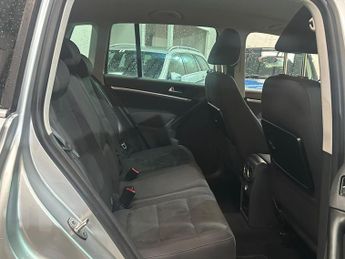 Volkswagen Tiguan 2.0 TDI BlueMotion Tech SE DSG 4WD Euro 5 (s/s) 5dr