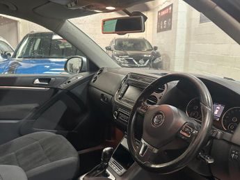 Volkswagen Tiguan 2.0 TDI BlueMotion Tech SE DSG 4WD Euro 5 (s/s) 5dr