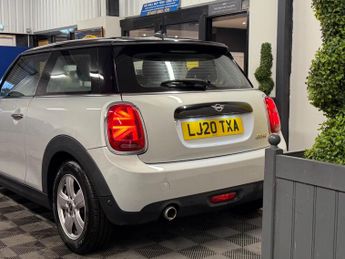 MINI Hatch 1.5 Cooper Classic Steptronic Euro 6 (s/s) 3dr
