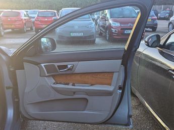 Jaguar XF 3.0d V6 Luxury Auto Euro 5 4dr