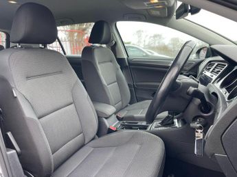 Volkswagen Golf 1.6 TDI SE Nav DSG Euro 6 (s/s) 5dr