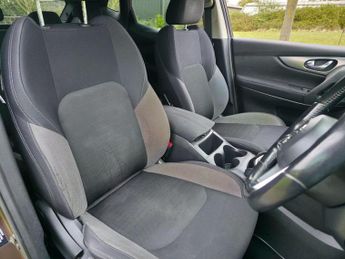 Nissan Qashqai 1.2 DIG-T N-Connecta XTRON Euro 6 (s/s) 5dr