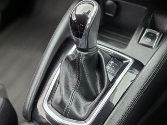 Nissan Qashqai 1.2 DIG-T N-Connecta XTRON Euro 6 (s/s) 5dr