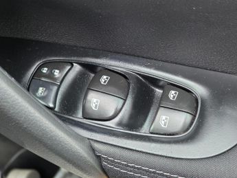 Nissan Qashqai 1.2 DIG-T N-Connecta XTRON Euro 6 (s/s) 5dr