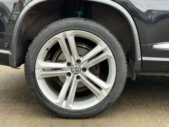 Volkswagen Tiguan 2.0 TDI BlueMotion Tech R-Line DSG 4WD Euro 5 (s/s) 5dr