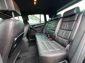 Volkswagen Tiguan 2.0 TDI BlueMotion Tech R-Line DSG 4WD Euro 5 (s/s) 5dr