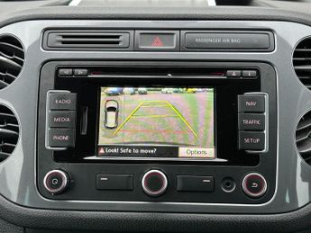 Volkswagen Tiguan 2.0 TDI BlueMotion Tech R-Line DSG 4WD Euro 5 (s/s) 5dr