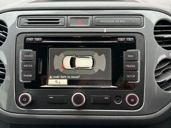 Volkswagen Tiguan 2.0 TDI BlueMotion Tech R-Line DSG 4WD Euro 5 (s/s) 5dr