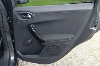 Peugeot 208 1.2 PureTech Allure EAT Euro 6 (s/s) 5dr