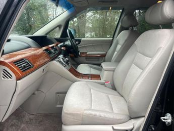 Honda Elysion Prestige 2.4i V-Tec S Package 7S Auto 5D