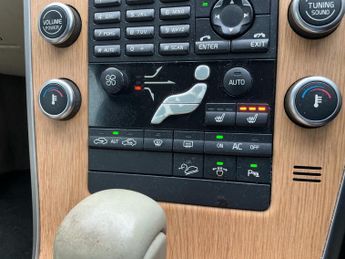 Volvo XC60 2.4 D5 SE Lux Geartronic AWD Euro 4 5dr