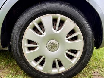 Vauxhall Corsa 1.4i 16v Club 5dr