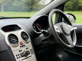 Vauxhall Corsa 1.4i 16v Club 5dr
