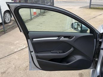 Audi A3 1.4 TFSI e-tron Sportback e-S Tronic Euro 6 5dr 8.8kWh