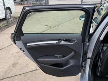 Audi A3 1.4 TFSI e-tron Sportback e-S Tronic Euro 6 5dr 8.8kWh