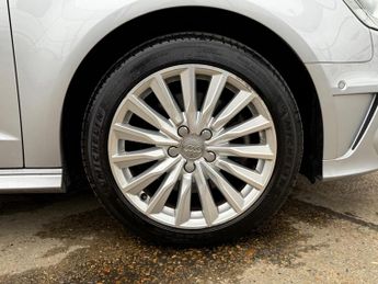 Audi A3 1.4 TFSI e-tron Sportback e-S Tronic Euro 6 5dr 8.8kWh