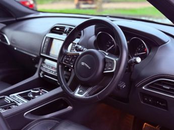 Jaguar F-PACE 2.0 P250i R-Sport Auto AWD Euro 6 (s/s) 5dr