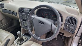 Volvo S40 1.8 S Saloon 4dr Petrol Manual (187 g/km, 122 bhp)