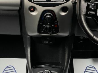 Peugeot 108 1.0 VTi Active Top! 2 Tronic Euro 5 5dr Euro 5