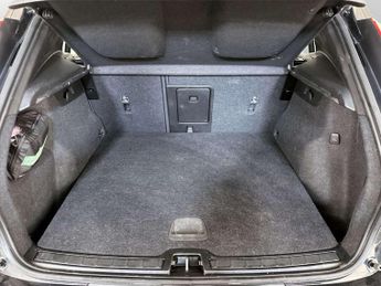 Volvo XC40 2.0 B3 MHEV Core SUV 5dr Petrol Hybrid DCT Auto Euro 6 (s/s) (16