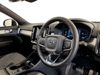 Volvo XC40 2.0 B3 MHEV Core SUV 5dr Petrol Hybrid DCT Auto Euro 6 (s/s) (16