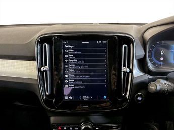 Volvo XC40 2.0 B3 MHEV Core SUV 5dr Petrol Hybrid DCT Auto Euro 6 (s/s) (16