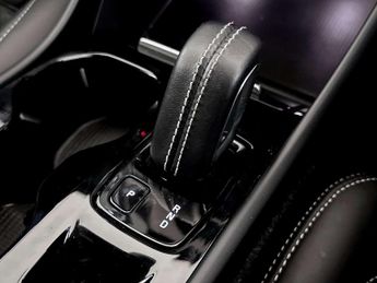 Volvo XC40 1.5h T4 Recharge 10.7kWh R-Design SUV 5dr Petrol Plug-in Hybrid 