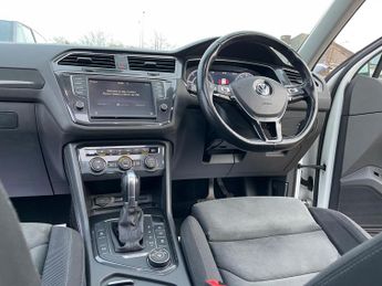 Volkswagen Tiguan 2.0 TDI BlueMotion Tech SEL DSG 4Motion Euro 6 (s/s) 5dr