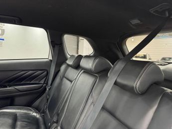 Mitsubishi Outlander 2.4h TwinMotor 13.8kWh Dynamic CVT 4WD Euro 6 (s/s) 5dr