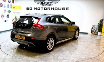 VOLVO V40 CROSS COUNTRY 2.0 D2 Pro Hatchback 5dr Diesel Auto Euro 6 (s/s) (120 ps) +FREE