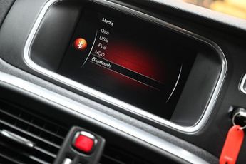 VOLVO V40 CROSS COUNTRY 2.0 D2 Pro Hatchback 5dr Diesel Auto Euro 6 (s/s) (120 ps) +FREE