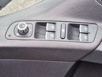 Volkswagen Tiguan 2.0 TDI BlueMotion Tech SE DSG 4WD Euro 5 (s/s) 5dr