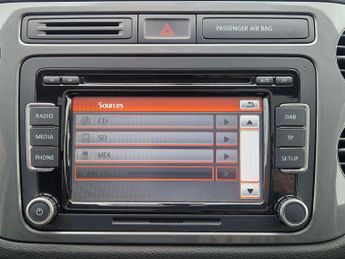 Volkswagen Tiguan 2.0 TDI BlueMotion Tech SE DSG 4WD Euro 5 (s/s) 5dr