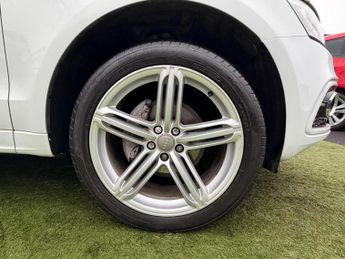 Audi Q5 2.0 TDI S line Plus SUV 5dr Diesel S Tronic quattro Euro 5 (s/s)