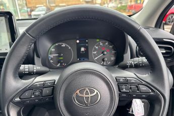 Toyota Yaris 1.5 VVT-h Icon Hatchback 5dr Petrol Hybrid E-CVT Euro 6 (s/s) (1