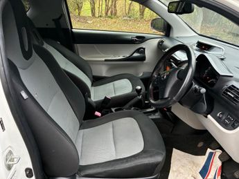 Toyota iQ 1.0 VVT-i 2 Euro 5 3dr