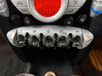 MINI Convertible 1.6 Cooper S Convertible 2dr Petrol Steptronic Euro 5 (184 ps)