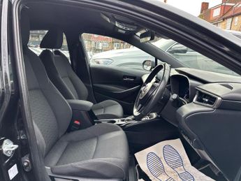 Toyota Corolla 1.8 VVT-h Design CVT Euro 6 (s/s) 5dr