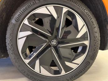 MG MG4 64kWh Trophy Long Range Auto 5dr