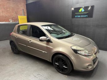 Renault Clio 1.2 TCe Dynamique TomTom Euro 5 5dr